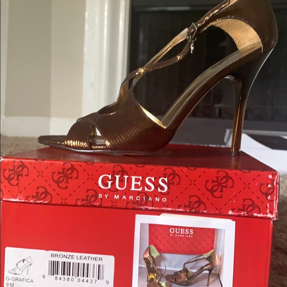 GUESS - Picture 4 of 4
